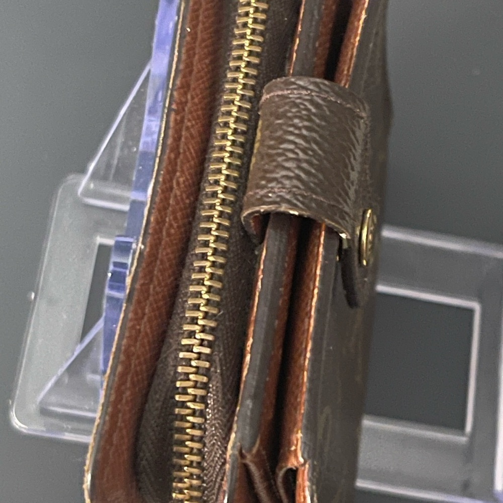 Louis Vuitton classic Brown Monogram Wallet - Picture 7 of 15